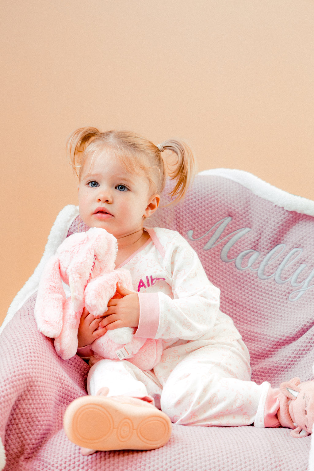 A sweet little set of bay/toddler girls personalised pyjama set white with light pink elephant print, with matching light pink cuffs. Personalised on the left chest with the name in pink. A lovely soft pyjama set which would be a great addition to any littles ones bed time wardrobe. 