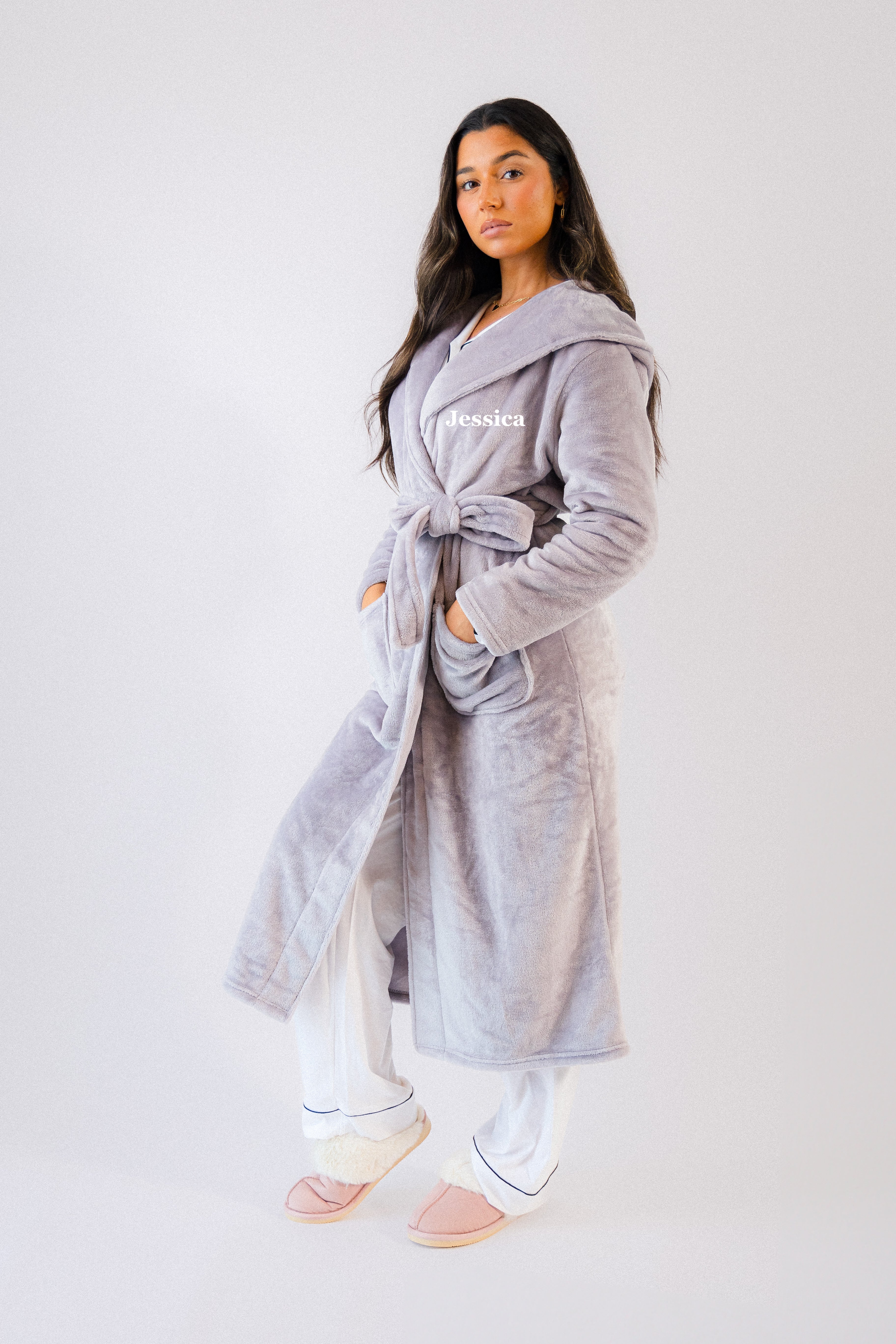 Ladies soft plush dressing gown in grey with tie around rope and two pockets to the front. Dressing gown can be personalised on the front left chest. Why not stay warm on those chilly evenings in your very own personalised dressing gown !