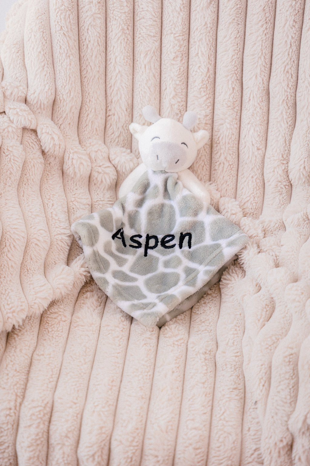 Babies personalised unisex giraffe comforter