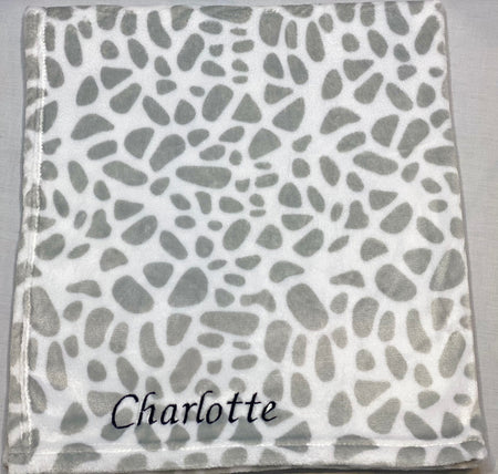 baby personalised giraffe blanket | personalised giraffe baby blanket | soft giraffe blanket for baby | embroidered baby giraffe blanket