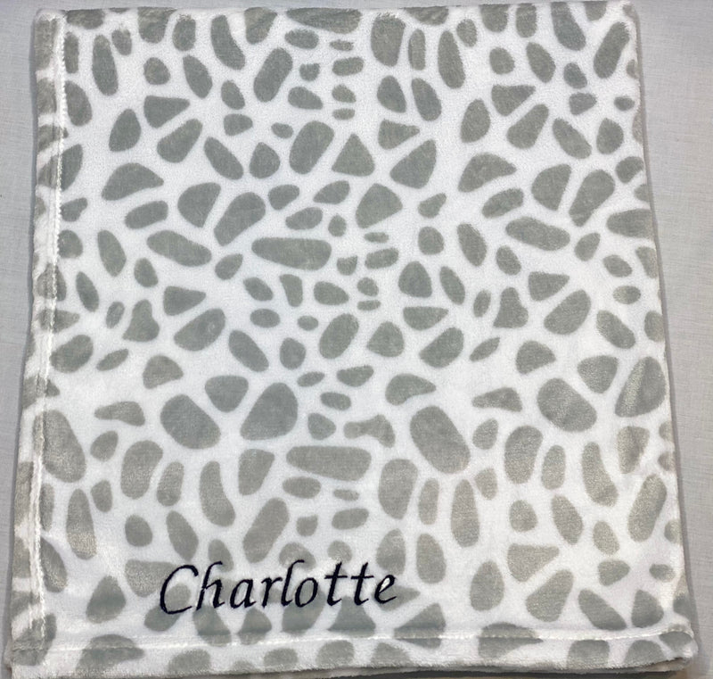 baby personalised giraffe blanket | personalised giraffe baby blanket | soft giraffe blanket for baby | embroidered baby giraffe blanket